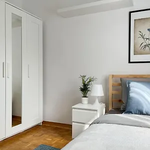 https://flower-house-warsaw-chopin-airport.warsawhotelspoland.com